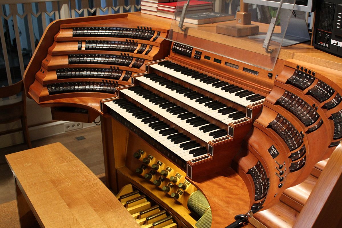 Munich Cathedral organ console